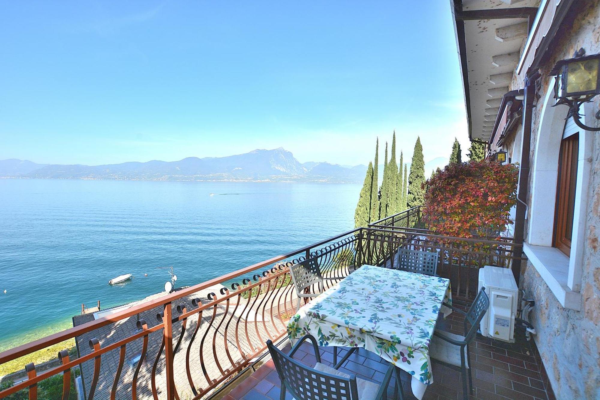 Leonardo Walsh Apartment With Lake View Torri Del Benaco Exterior foto