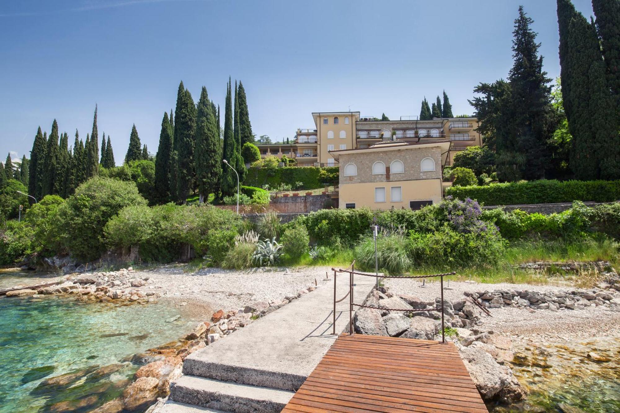 Leonardo Walsh Apartment With Lake View Torri Del Benaco Exterior foto